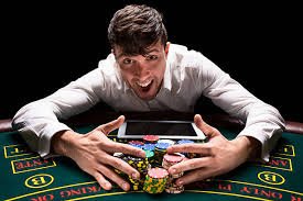 Live roulette table with professional dealer spinning the wheel on jaya77 slot